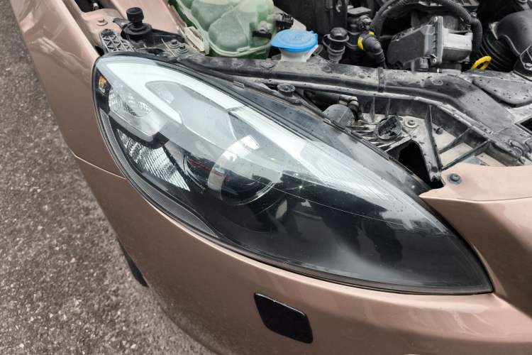 Used Volvo V40 2013 2.0T Zhiya Edition Right Front Headlight