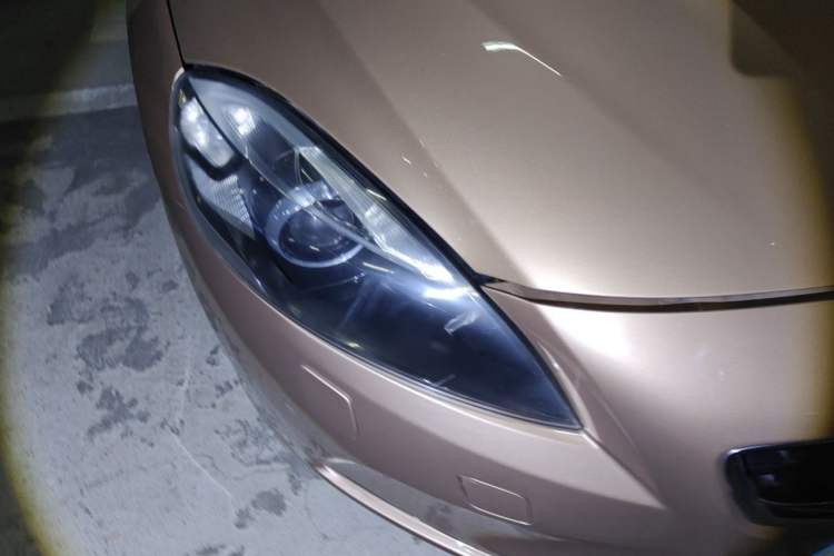Used Volvo V40 2013 2.0T Zhiya Edition Right Front Headlight