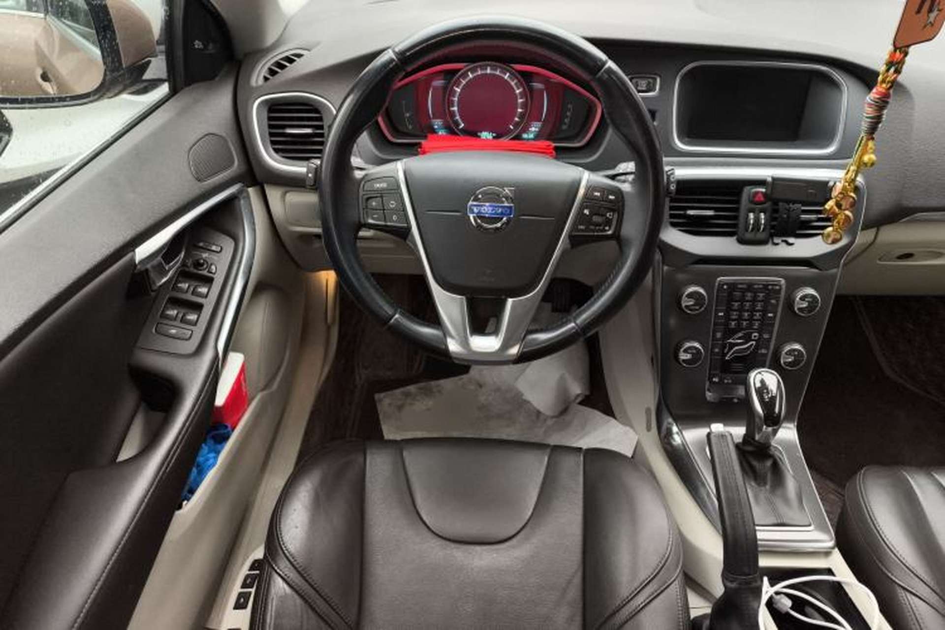 Used Volvo V40 2013 2.0T Zhiya Edition Steering Wheel