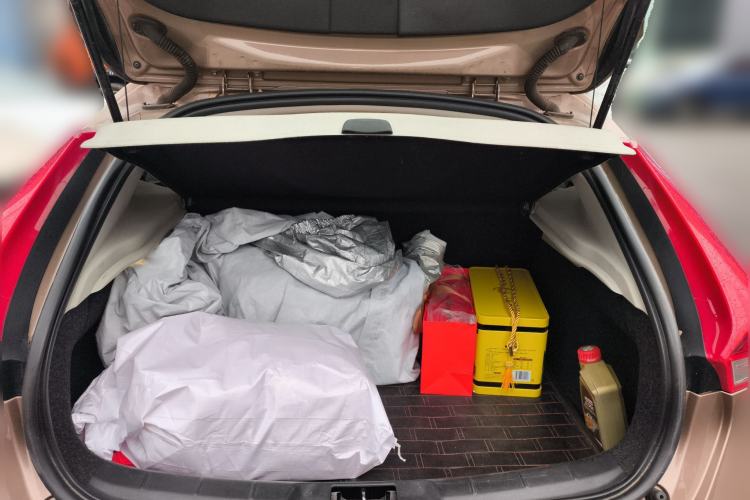 Used Volvo V40 2013 2.0T Zhiya Edition Trunk