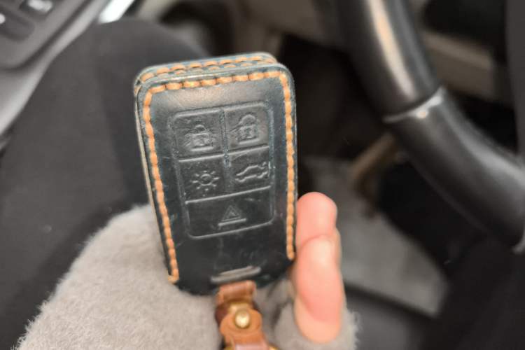 Used Volvo V40 2013 2.0T Zhiya Edition Vehicle Key