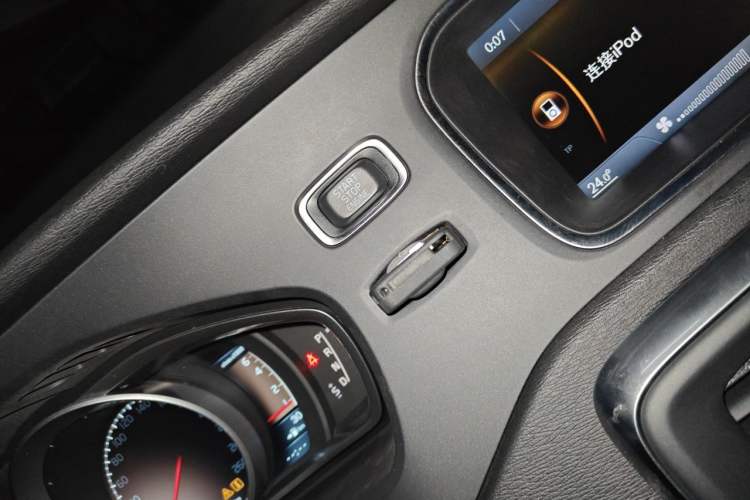 Used Volvo V40 2013 2.0T Zhiya Edition Vehicle Key