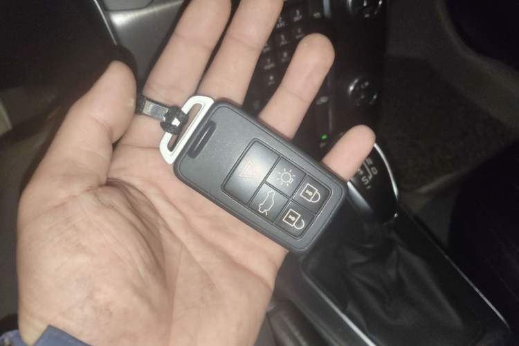 Used Volvo V40 2013 2.0T Zhiya Edition Vehicle Key