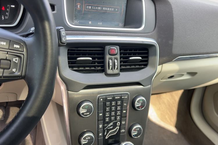 Used Volvo V40 2013 2.0T Zhiya Edition Audio And AC Panel