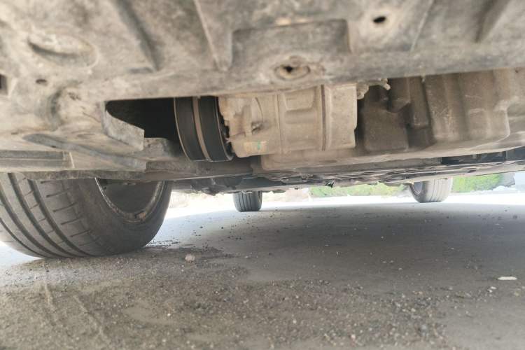 Used Volvo V40 2013 2.0T Zhiya Edition Chassis Front Right