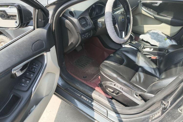 Used Volvo V40 2013 2.0T Zhiya Edition Driver Seat