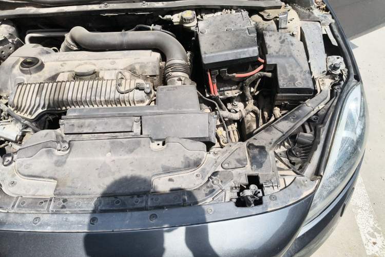 Used Volvo V40 2013 2.0T Zhiya Edition Engine Bay Left