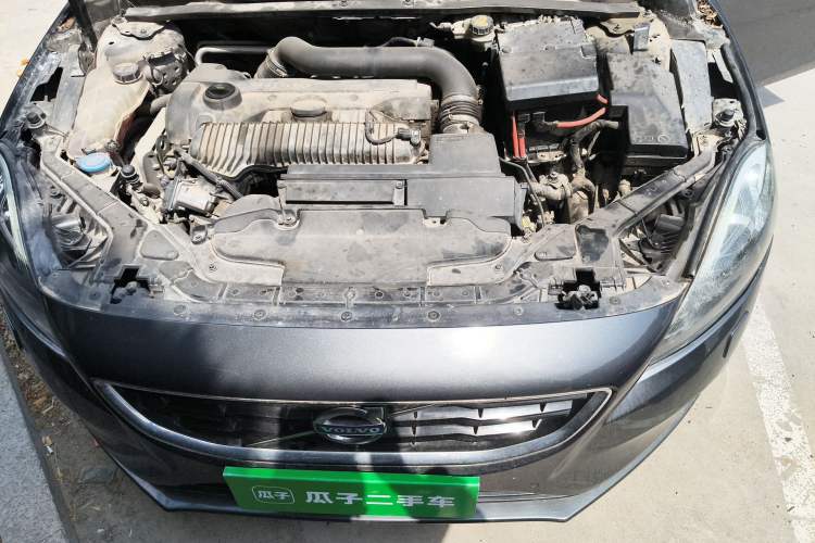 Used Volvo V40 2013 2.0T Zhiya Edition Engine Bay