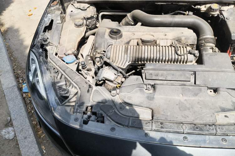 Used Volvo V40 2013 2.0T Zhiya Edition Engine Bay Right