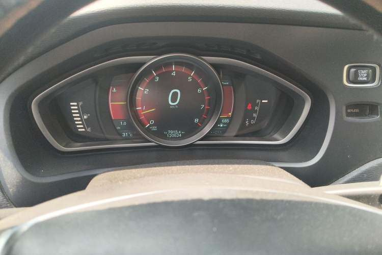 Used Volvo V40 2013 2.0T Zhiya Edition Instrument Cluster