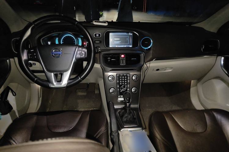 Used Volvo V40 2013 2.0T Zhiya Edition Interior 2