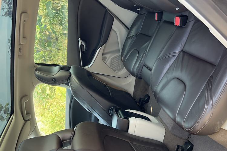 Used Volvo V40 2013 2.0T Zhiya Edition Interior 4