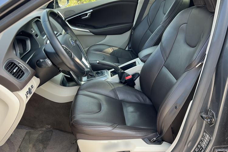 Used Volvo V40 2013 2.0T Zhiya Edition Left Front Seat