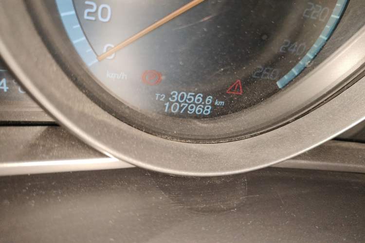 Used Volvo V40 2013 2.0T Zhiya Edition Odometer Close Up