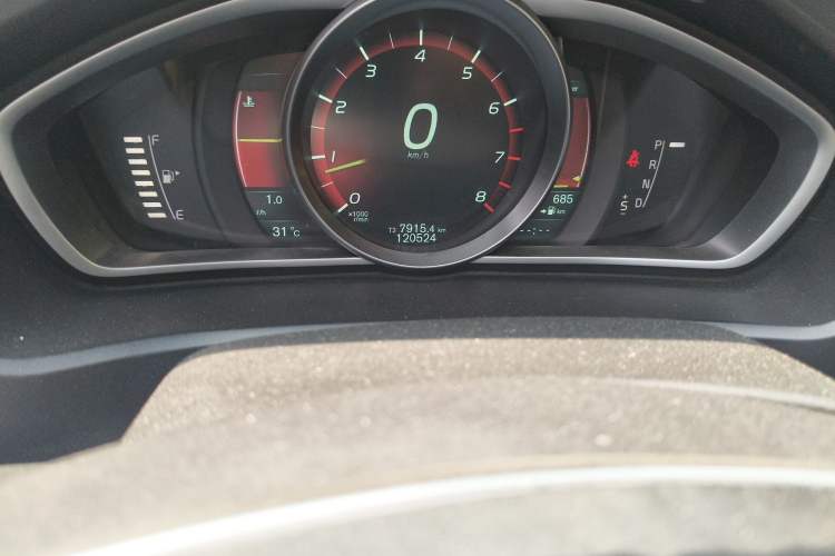 Used Volvo V40 2013 2.0T Zhiya Edition Odometer Close Up