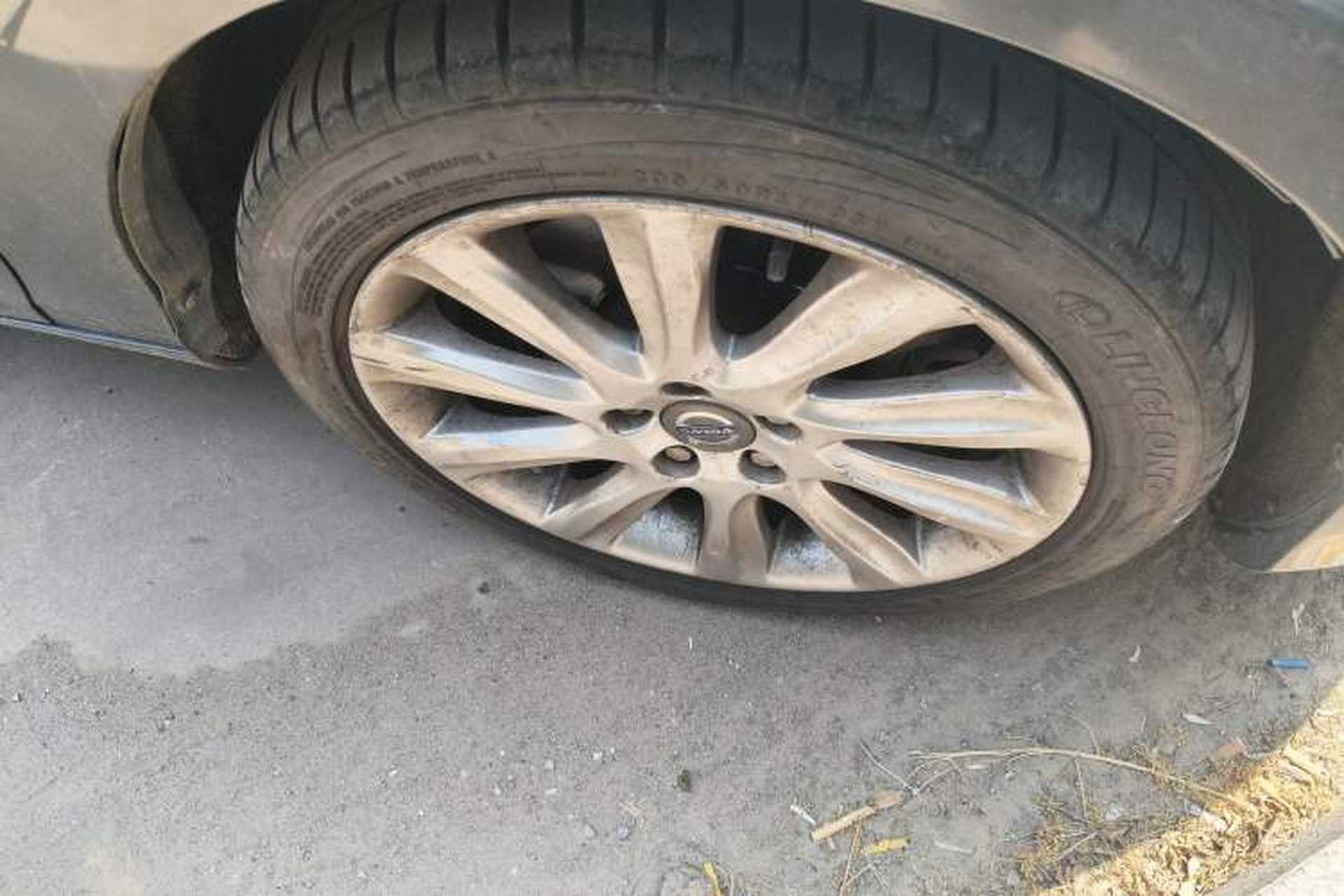 Used Volvo V40 2013 2.0T Zhiya Edition Right Front Wheel Hub