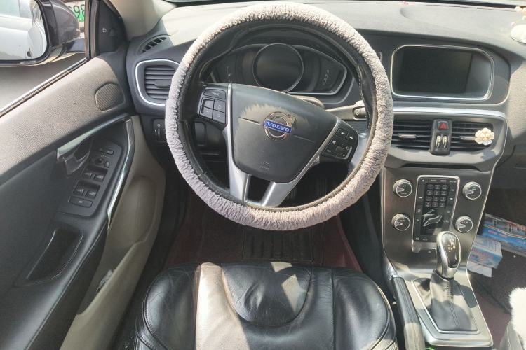 Used Volvo V40 2013 2.0T Zhiya Edition Steering Wheel