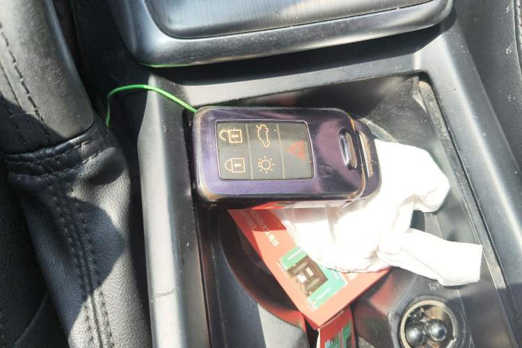 Used Volvo V40 2013 2.0T Zhiya Edition Vehicle Key