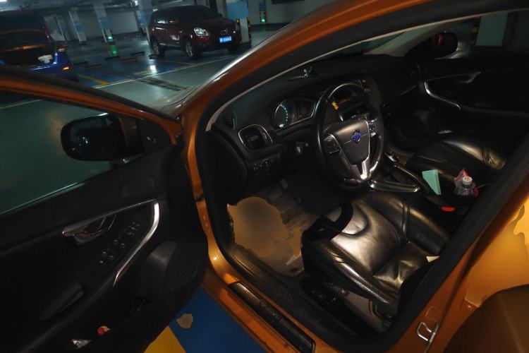 Used Volvo V40 2013 2.0T Zhiya Edition Driver Seat