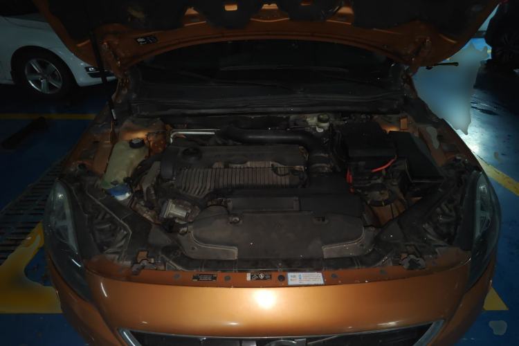Used Volvo V40 2013 2.0T Zhiya Edition Engine Bay