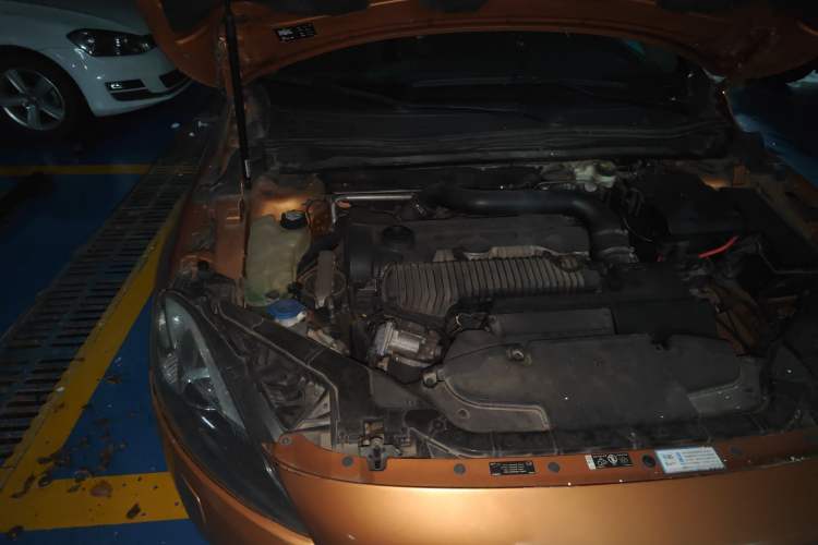 Used Volvo V40 2013 2.0T Zhiya Edition Engine Bay Right