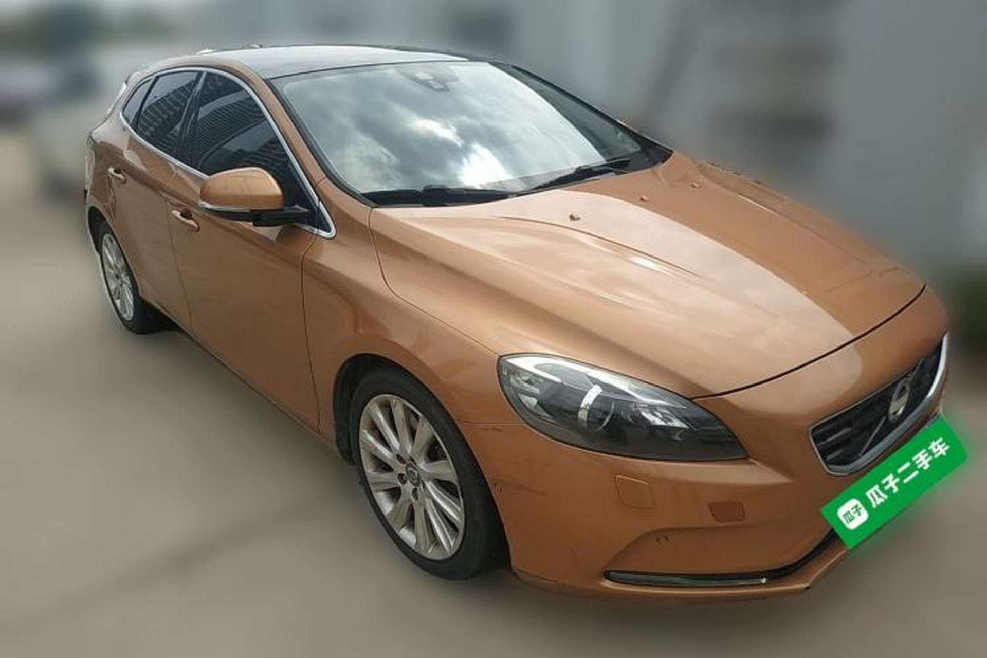 Used Volvo V40 2013 2.0T Zhiya Edition Front Right 45 Deg