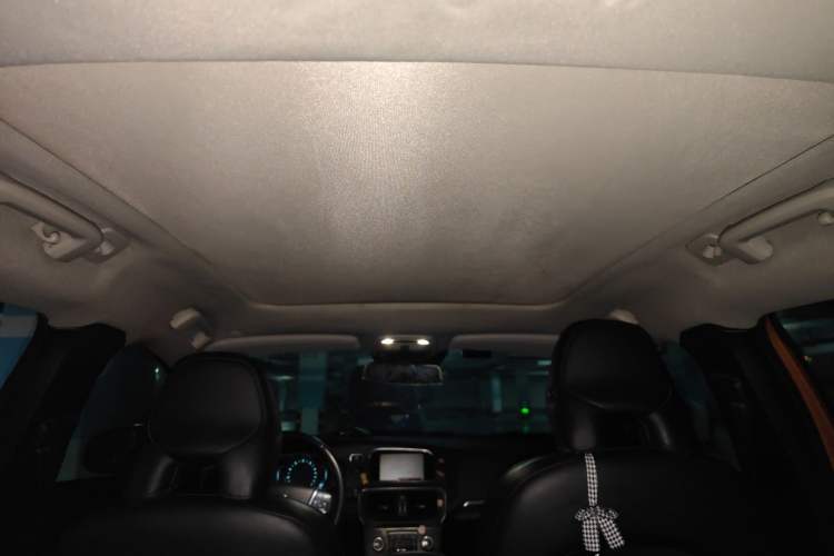 Used Volvo V40 2013 2.0T Zhiya Edition Headliner