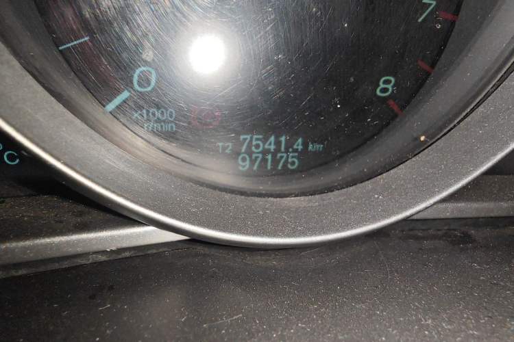 Used Volvo V40 2013 2.0T Zhiya Edition Odometer Close Up