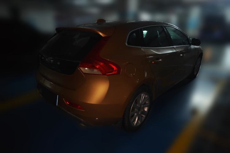 Used Volvo V40 2013 2.0T Zhiya Edition Rear Right 45 Deg