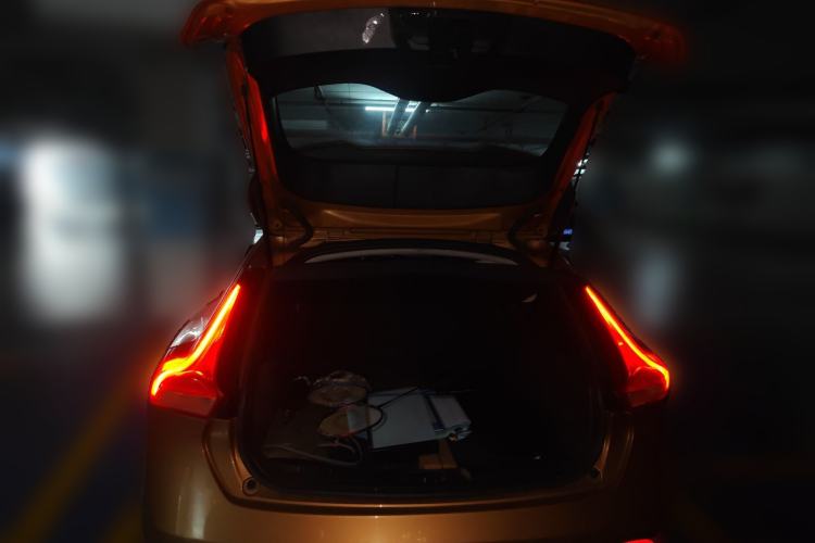 Used Volvo V40 2013 2.0T Zhiya Edition Trunk