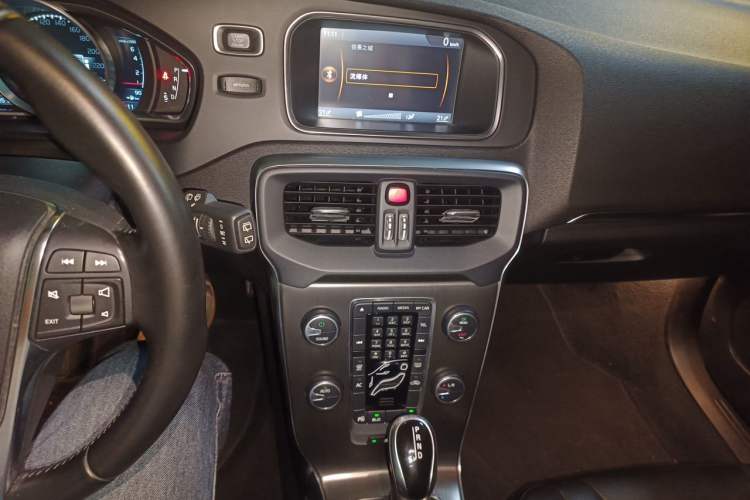 Used Volvo V40 2013 2.0T Zhiya Edition Audio And AC Panel