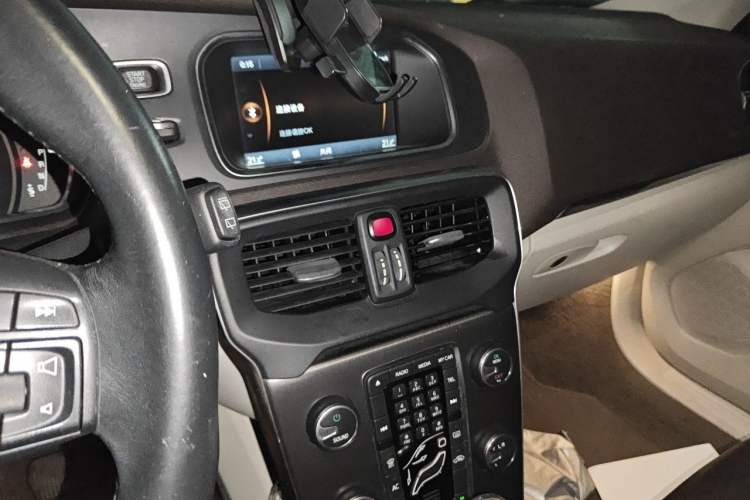 Used Volvo V40 2013 2.0T Zhiya Edition Audio And AC Panel