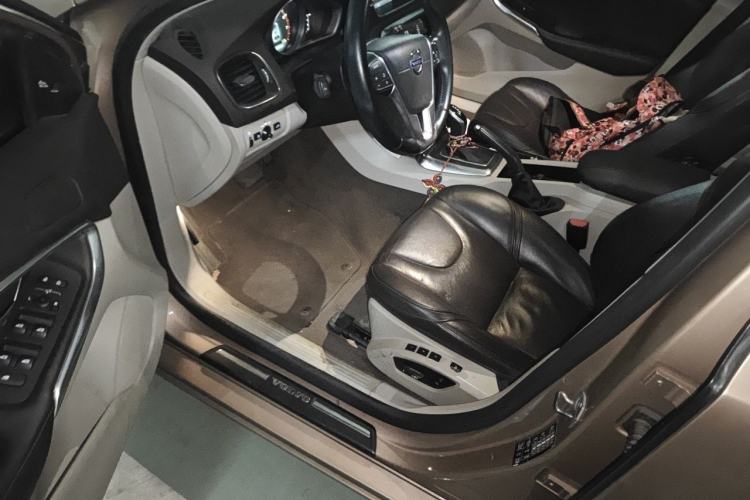 Used Volvo V40 2013 2.0T Zhiya Edition Driver Seat
