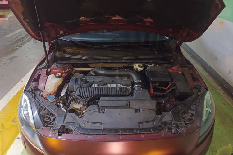 Used Volvo V40 2013 2.0T Zhiya Edition Engine Bay