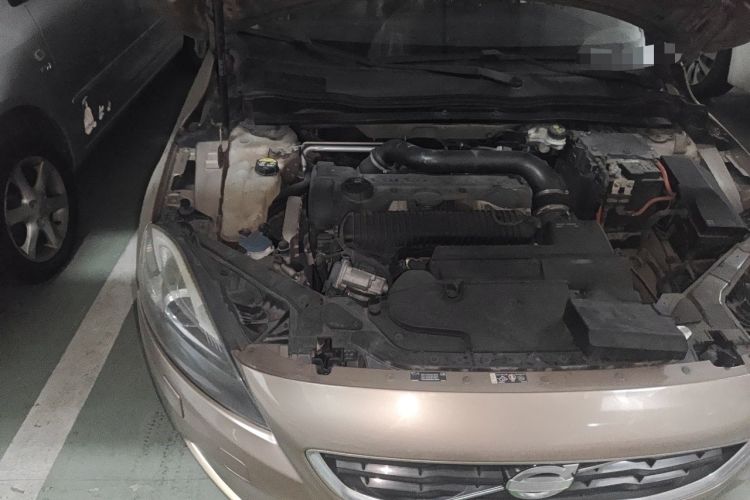 Used Volvo V40 2013 2.0T Zhiya Edition Engine Bay Right