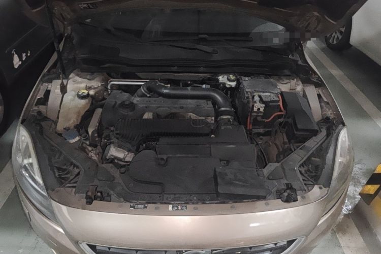 Used Volvo V40 2013 2.0T Zhiya Edition Engine Bay