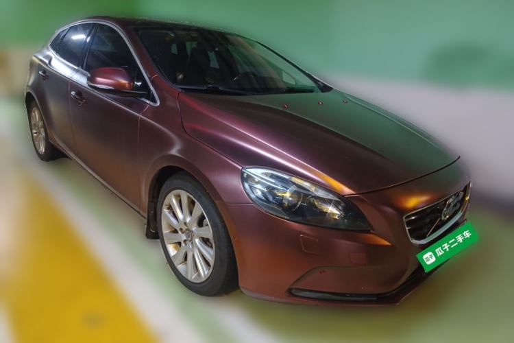 Used Volvo V40 2013 2.0T Zhiya Edition Front Right 45 Deg