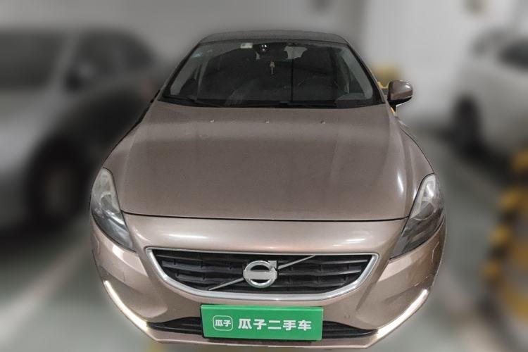 Used Volvo V40 2013 2.0T Zhiya Edition Front