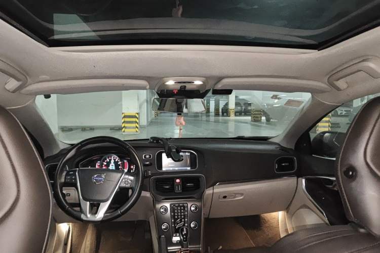 Used Volvo V40 2013 2.0T Zhiya Edition Headliner