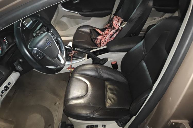 Used Volvo V40 2013 2.0T Zhiya Edition Left Front Seat