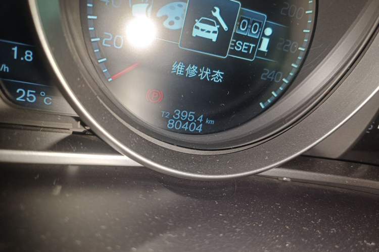 Used Volvo V40 2013 2.0T Zhiya Edition Odometer Close Up