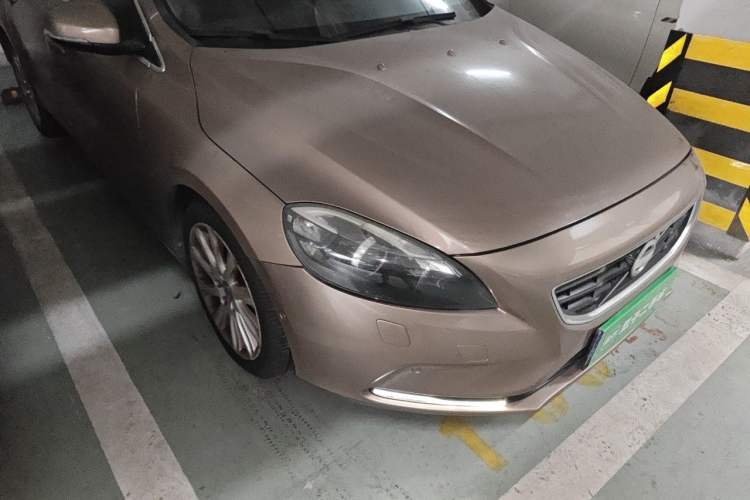 Used Volvo V40 2013 2.0T Zhiya Edition Right Front Headlight