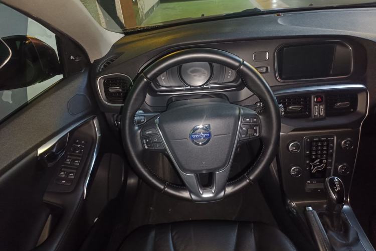 Used Volvo V40 2013 2.0T Zhiya Edition Steering Wheel