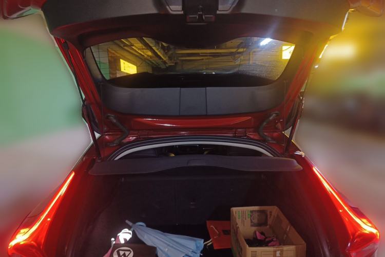 Used Volvo V40 2013 2.0T Zhiya Edition Trunk