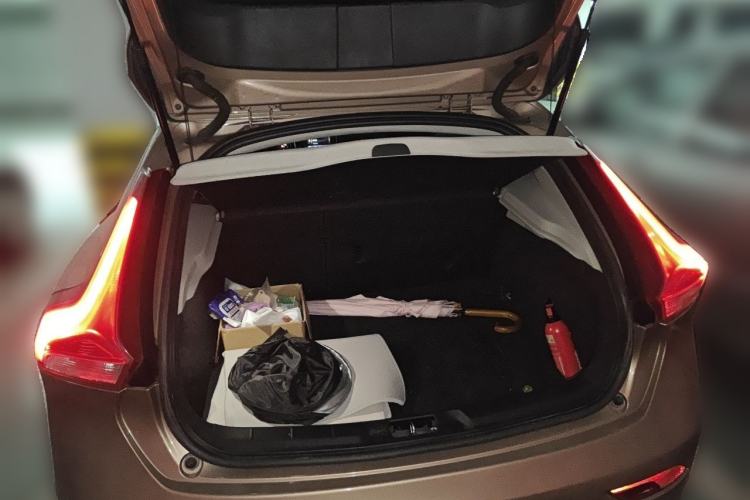 Used Volvo V40 2013 2.0T Zhiya Edition Trunk
