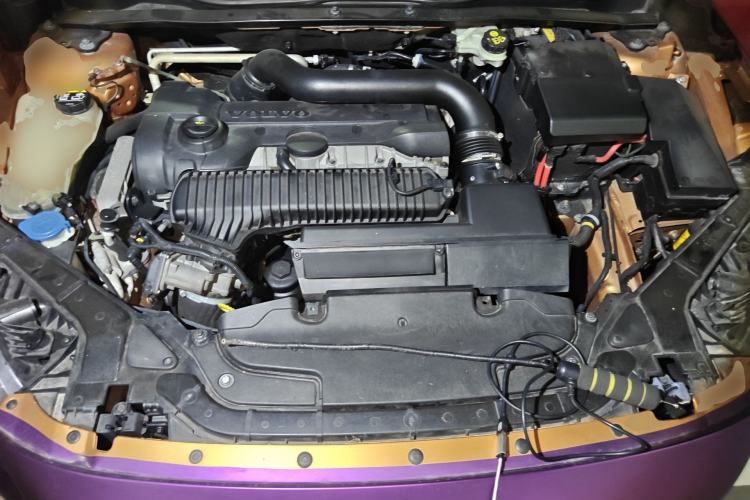 Used Volvo V40 2013 2.0T Zhiya Edition Engine Bay