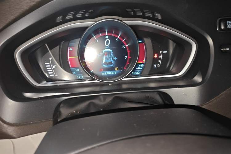 Used Volvo V40 2013 2.0T Zhiya Edition Instrument Cluster