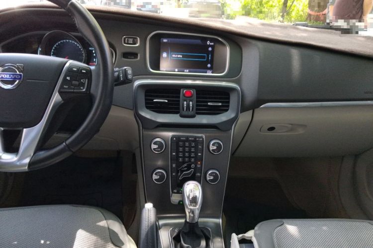 Used Volvo V40 2013 2.0T Zhiya Edition Audio And AC Panel