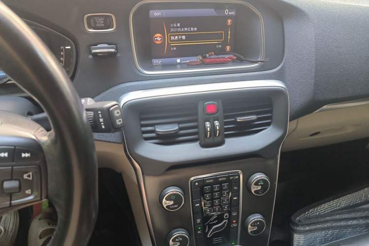 Used Volvo V40 2013 2.0T Zhiya Edition Audio And AC Panel