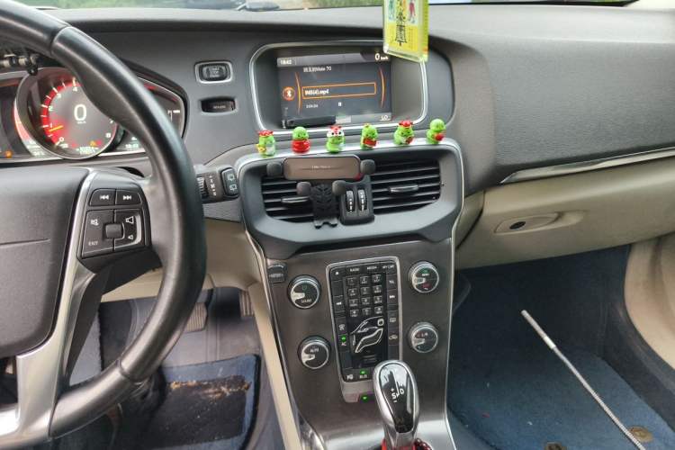 Used Volvo V40 2013 2.0T Zhiya Edition Audio And AC Panel